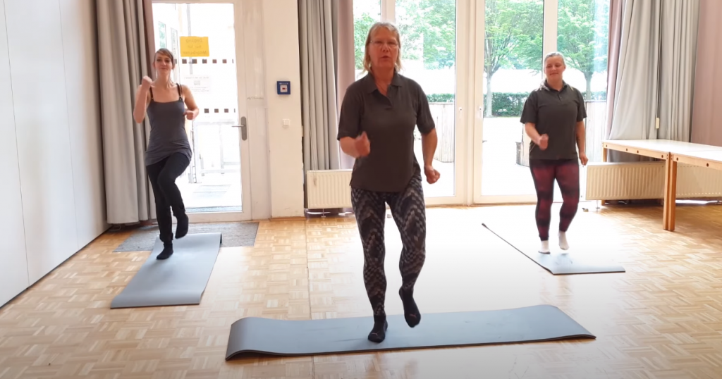 Foto Yoga mit Mitarbeiterinnen