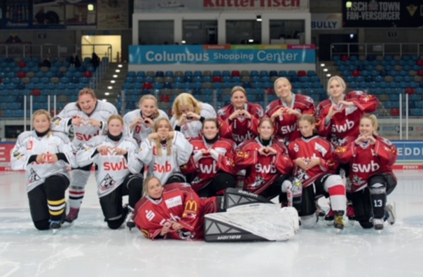 Mannschaftsfoto der Frauen Eishockeymannschaft